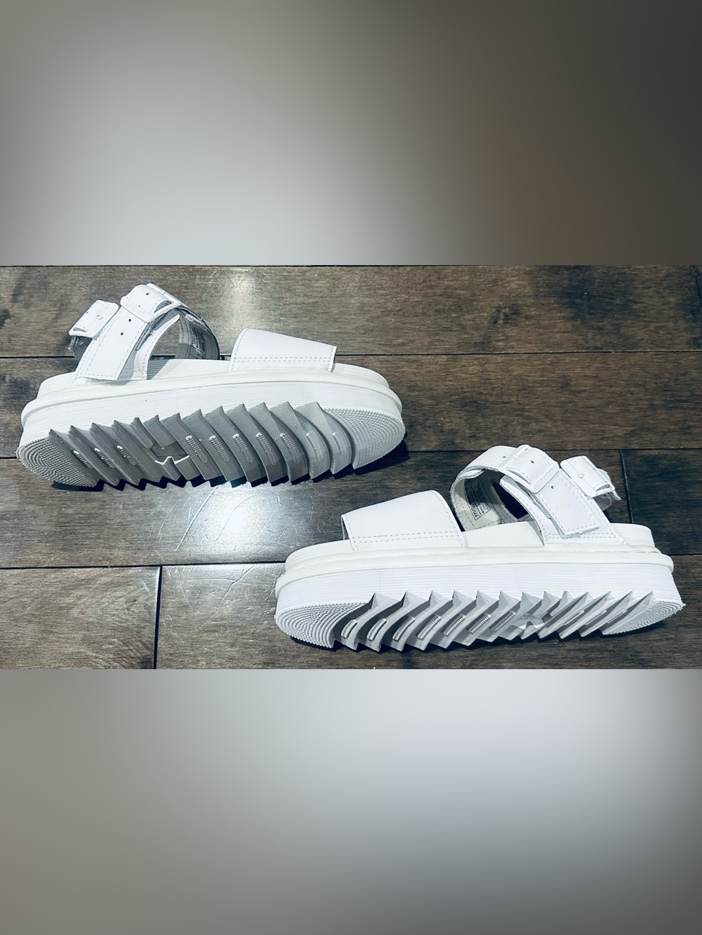 Dr. Martens Women’s Sz 7 White Voss II Hydro Leather Strap Sandals